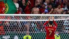 Imagem de Ronaldo reage à saída de Portugal do Euro2020