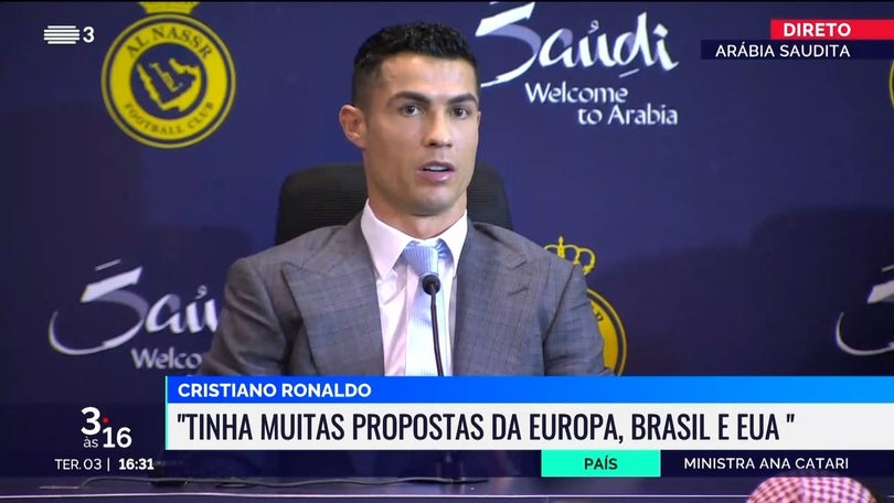 Imagem de Ronaldo afirma que teve propostas de Portugal