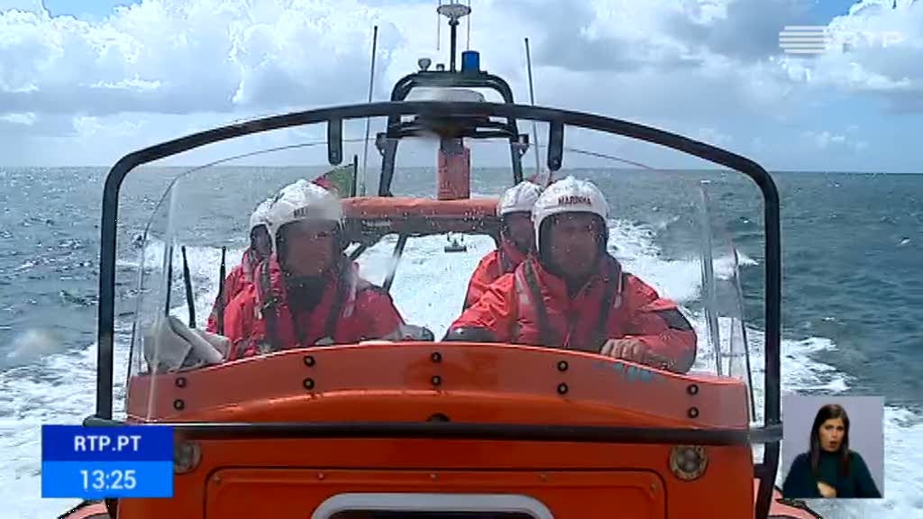 Tripula��o do salva-vidas de Ferragudo diz que est� a atingir o limite do cansa�o