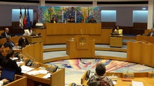 Imagem de Debate sobre o Plano e Orçamento oscila entre o cor de rosa e o negro (Vídeos)