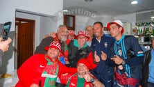 Imagem de Dezenas de madeirenses juntos em Ponta Delgada no apoio ao Marítimo