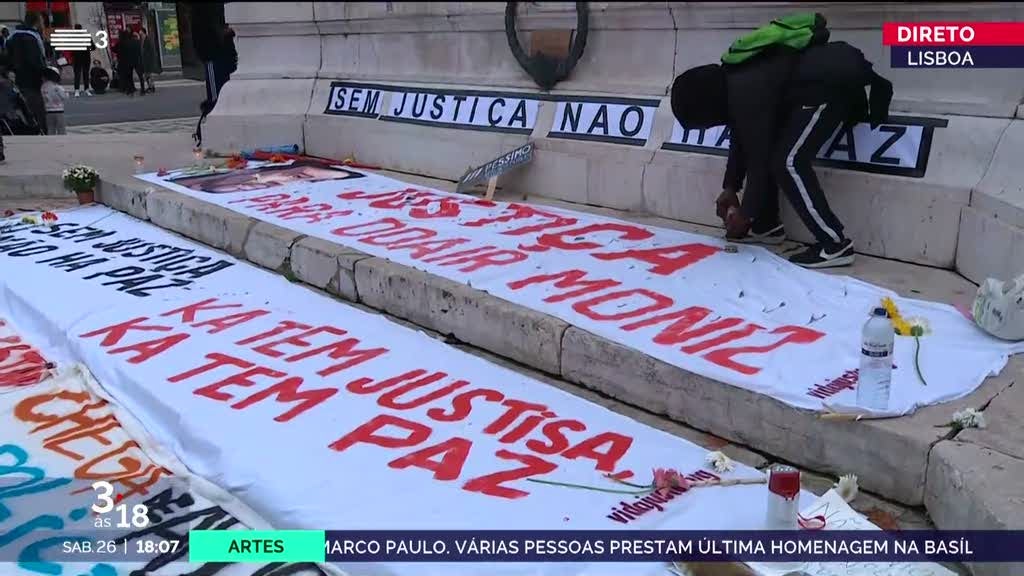 Manifestação termina com um minuto de silêncio por Odair Moniz