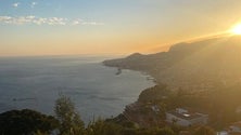 Imagem de Cadáver de um homem encontrado junto ao mar abaixo do miradouro do Pináculo