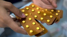 Imagem de Mais de metade dos que não procuram sistema saúde quando estão doentes automedicam-se