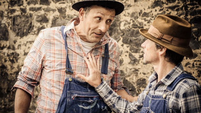 Imagem de “Of Mice and Men” no Teatro Municipal Baltazar Dias