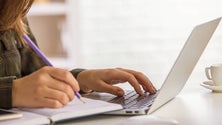 Imagem de Escolas implementam estratégias para comunicar com os alunos (Áudio)