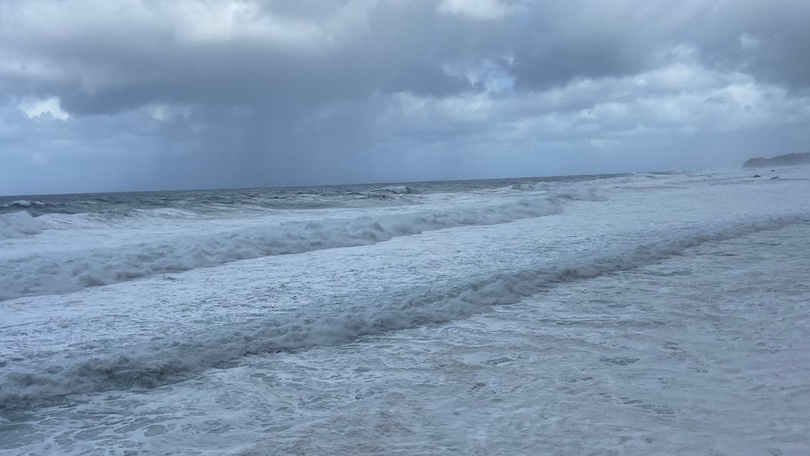 Imagem de Costa norte com ondas até 7 metros e meio
