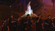 Imagem de Centenas de fiéis de volta à procissão (vídeo)