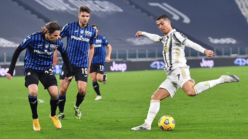 Imagem de Ronaldo falha um penálti e a Juventus empata em casa