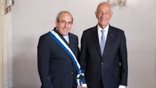Imagem de Marcelo condecora cardeal António Marto