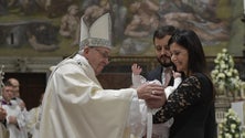 Imagem de Papa batizou 27 crianças e aconselhou os pais a não discutir em frente aos filhos