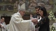 Papa batizou 27 crianças e aconselhou os pais a não discutir em frente aos filhos