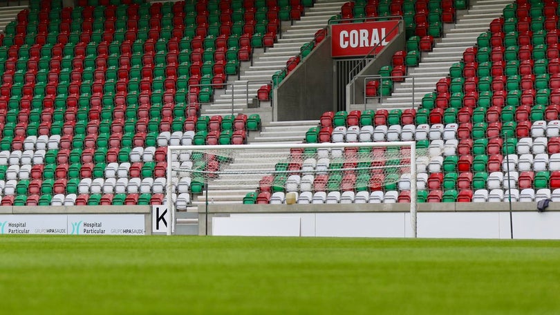 Imagem de Adereços do Benfica não serão permitidos fora da zona reservada aos visitantes