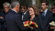 Entrega da bandeira de Portugal a mulher de Freitas do Amaral marca fim de cerimónias fúnebres
