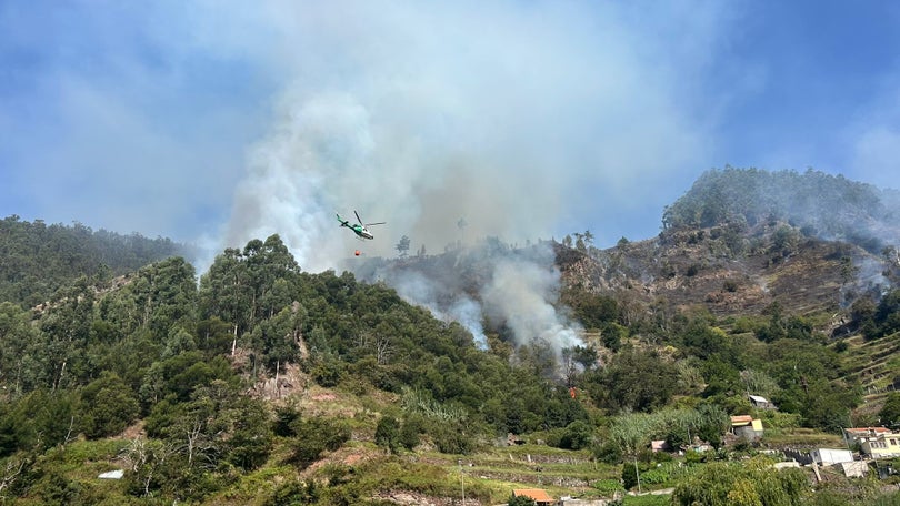 Incêndio na Tabua está com grande intensidade e a alastrar