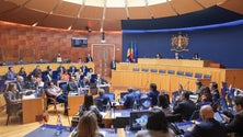 Imagem de Primeira sessão plenária da nova legislatura marcada por votos de louvor (áudio)