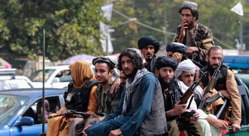 Milhares manifestam-se no Paquistão contra inação do governo face aos talibãs