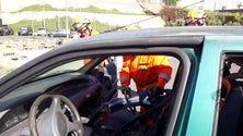 Imagem de Bombeiros recebem equipamento de desencarceramento