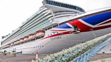 Turistas de navio de cruzeiro enchem a Praia da Vitória (Vídeo)