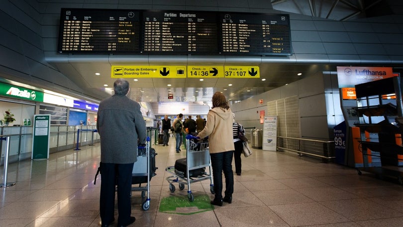 Imagem de Nevoeiro condiciona aeroporto de Lisboa