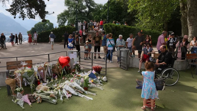 Imagem de Autor de esfaqueamento em parque infantil francês acusado de tentativa de homicídio e rebelião com arma