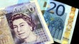 Libra desce ao valor mais baixo face ao euro desde 2009