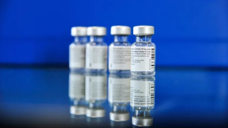 Imagem de DGS encurta intervalo entre doses vacina Pfizer