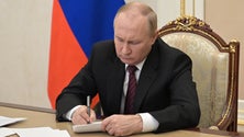 Imagem de Putin insiste no alegado plano ucraniano para usar «bomba suja»