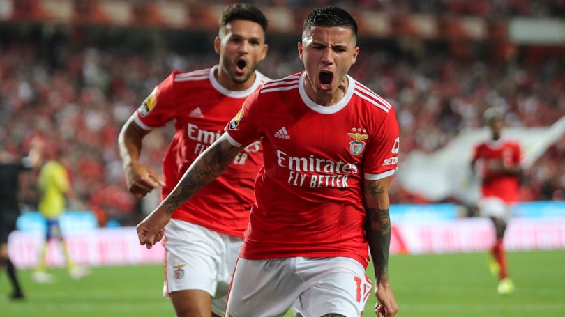 Imagem de Benfica vence o Arouca mas não convence