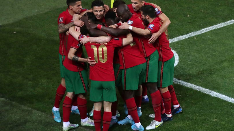 Portugal vence ao intervalo por 1-0