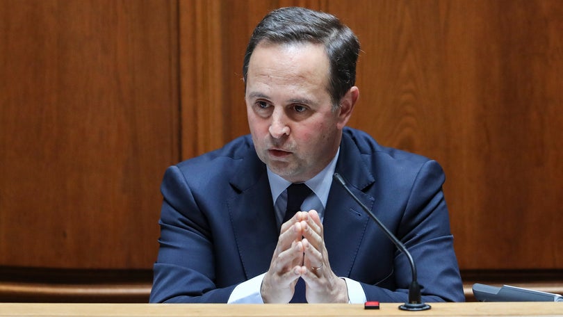 Imagem de Deputados do PS reúnem-se hoje com ministro das Finanças para preparar debate