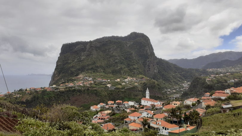 Sexta-feira com céu nublado e aguaceiros