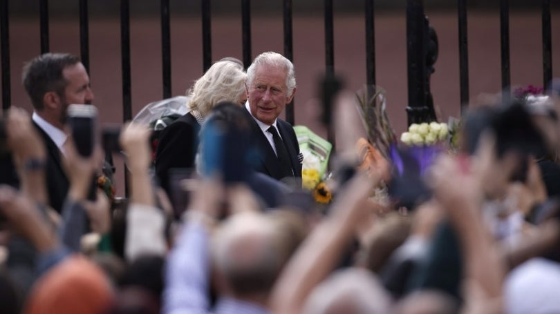 Imagem de Carlos III proclamado rei da Grã-Bretanha