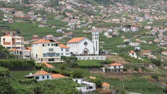 Imagem de Motociclista com 55 anos morreu na ribeira no Garachico
