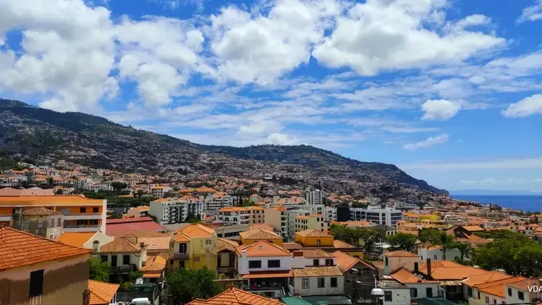 Imagem de Madeira lidera média de aumento das rendas no país em junho