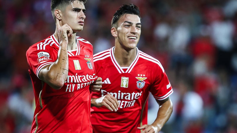 Imagem de Benfica vence Estoril com golo nos descontos e assume liderança provisória da I Liga