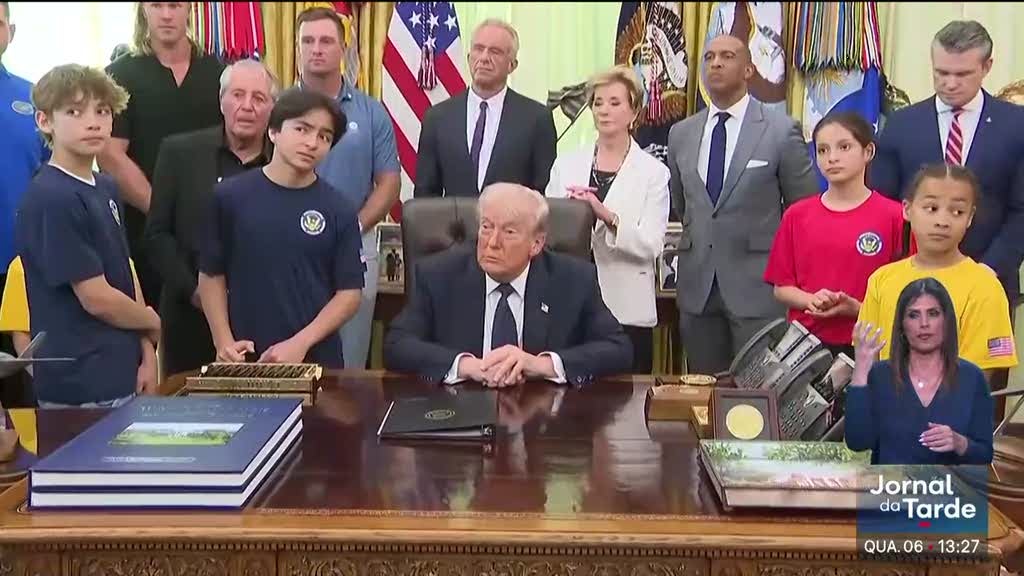 Donald Trump suspendeu a escolta de navios no Estreito de Ormuz