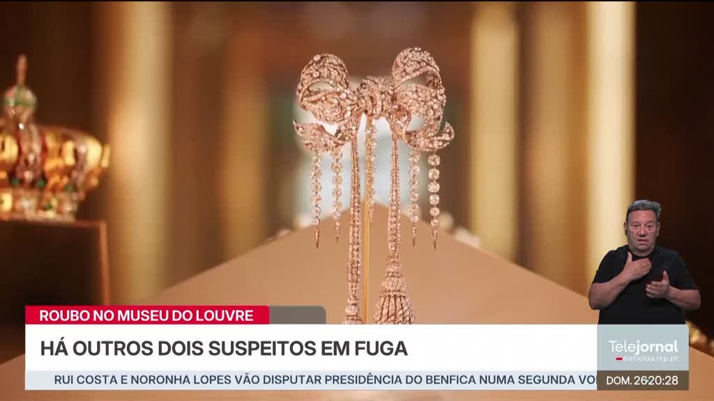 Dois detidos. Joias levadas do Louvre ainda em paradeiro incerto