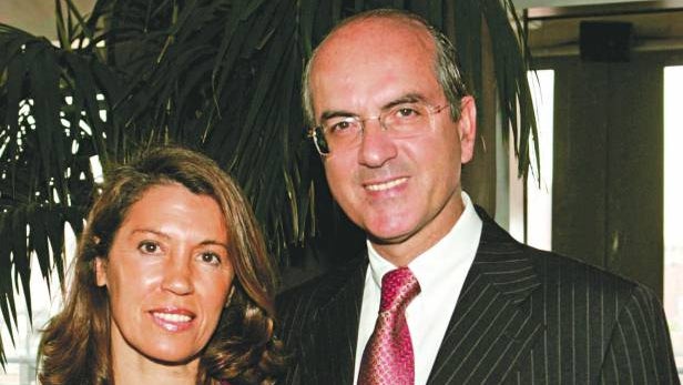 Imagem de Tribunal prolonga prisão domiciliária com pulseira eletrónica a mulher de Rendeiro