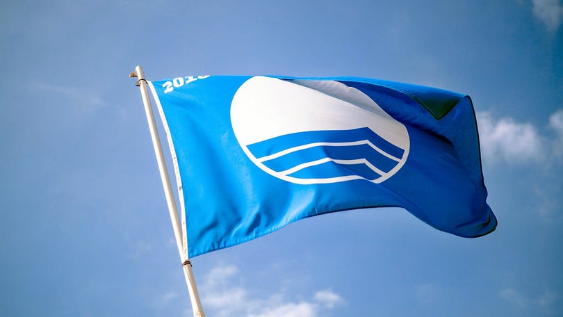 Imagem de Bandeira azul volta a ser hasteada no Lido