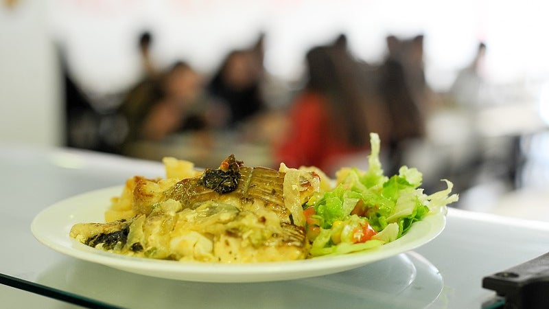 Inflação leva estudantes a recorrer à cantina