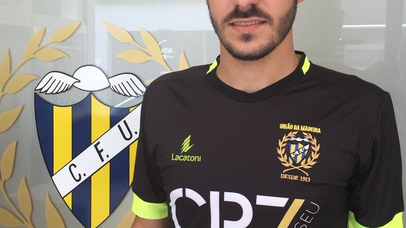 Imagem de Defesa-central madeirense Paulo Vasconcelos reforça União
