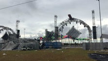 Imagem de Vento provoca queda de palco e mata uma pessoa