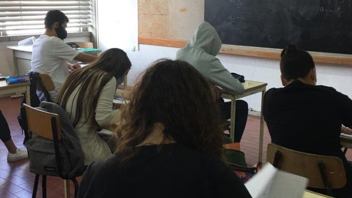 Imagem de Covid-19: Novos casos em três escolas e num infantário na Madeira