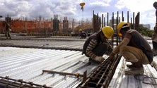 Imagem de Concursos de obras públicas caem 42%