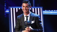 Cristiano Ronaldo venceu pela quinta vez o prémio de melhor jogador do mundo