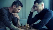 Imagem de Louis Vuitton junta Ronaldo e Messi numa fotografia para a história