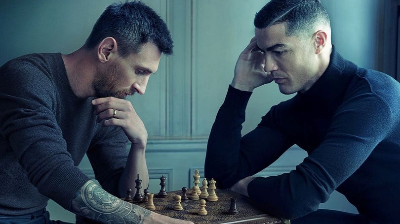 Imagem de Louis Vuitton junta Ronaldo e Messi numa fotografia para a história