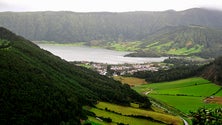 Imagem de O chão de cerca de  200 casas, nas Sete Cidades, não pertence aos donos (Som)