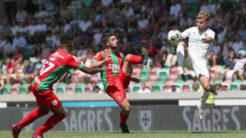 Imagem de Marítimo perde pela margem mínima ao intervalo